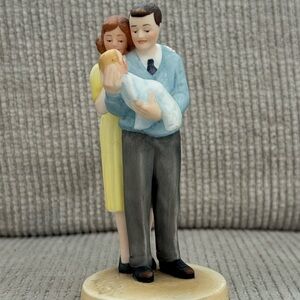 New Arrival 1985 Bone China Norman Rockwell Figurine Of Couple With New Baby